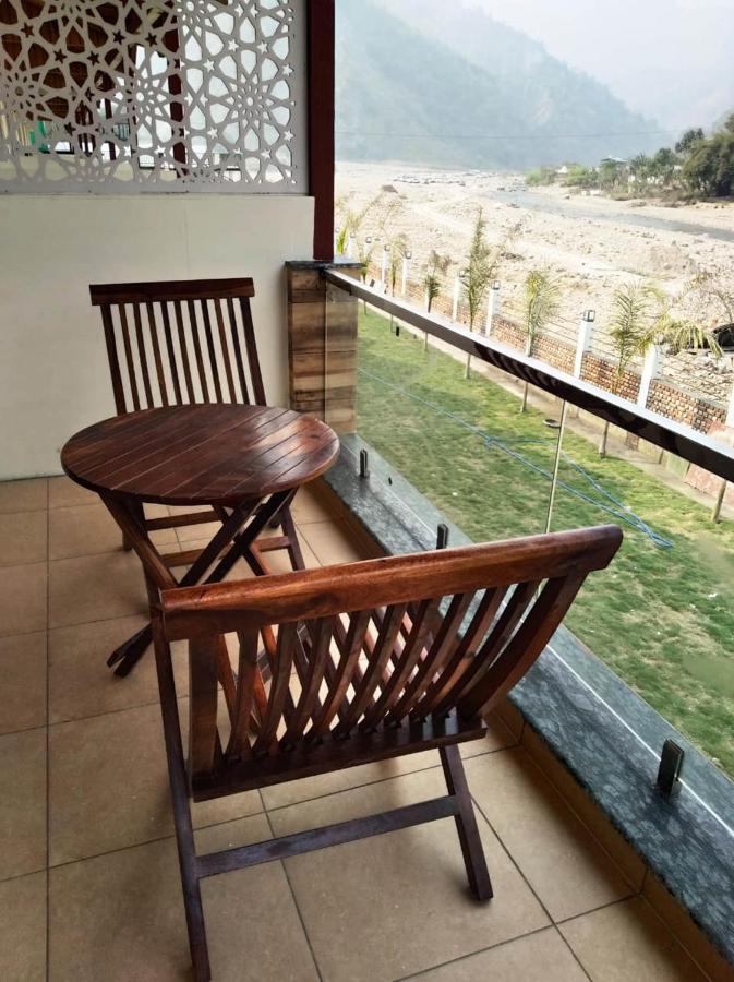 Qcent Woods Resort & Spa, רישיקש מראה חיצוני תמונה