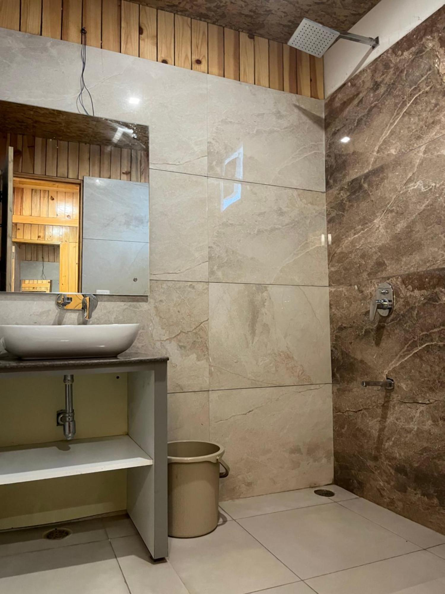 Qcent Woods Resort & Spa, רישיקש מראה חיצוני תמונה