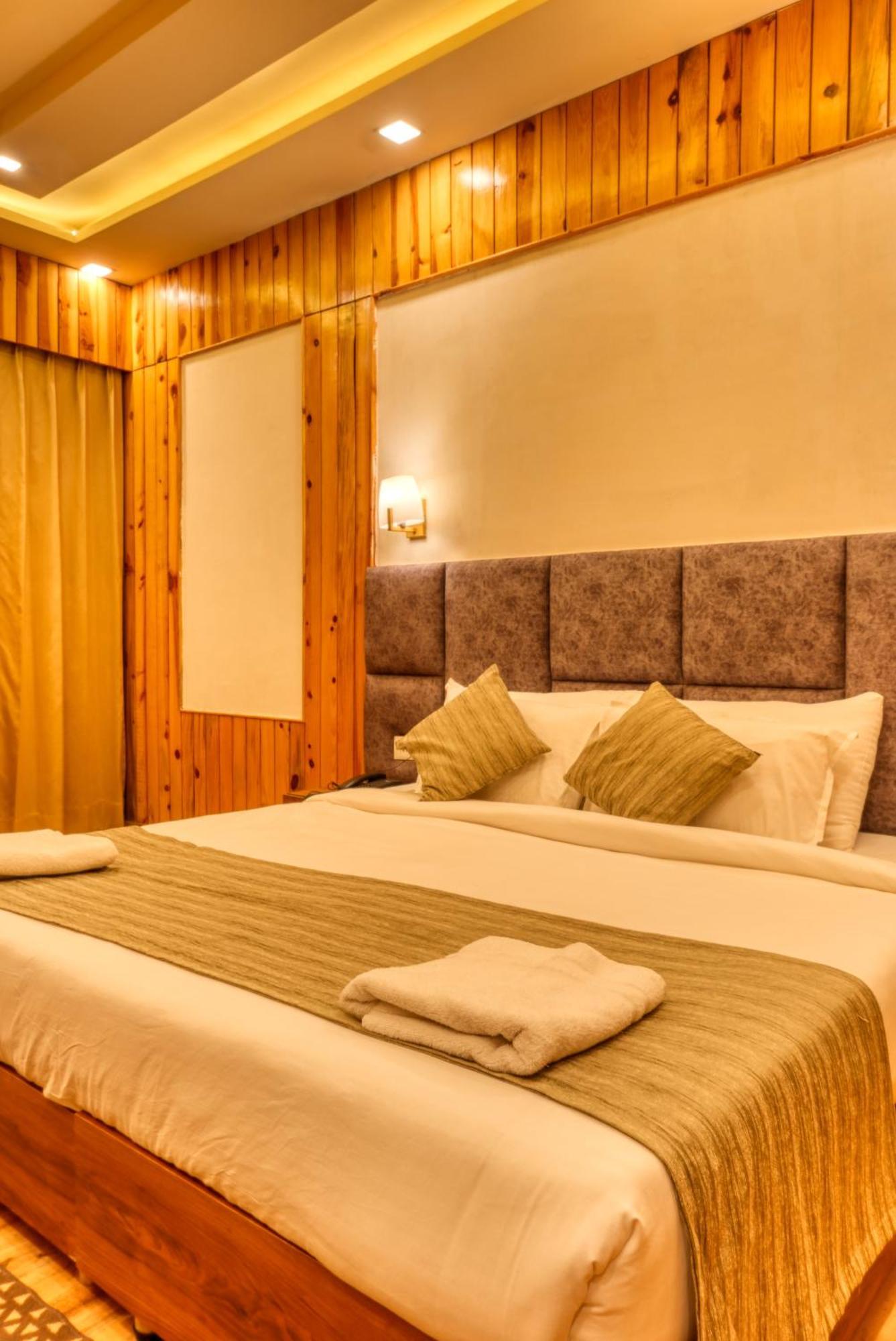 Qcent Woods Resort & Spa, רישיקש מראה חיצוני תמונה