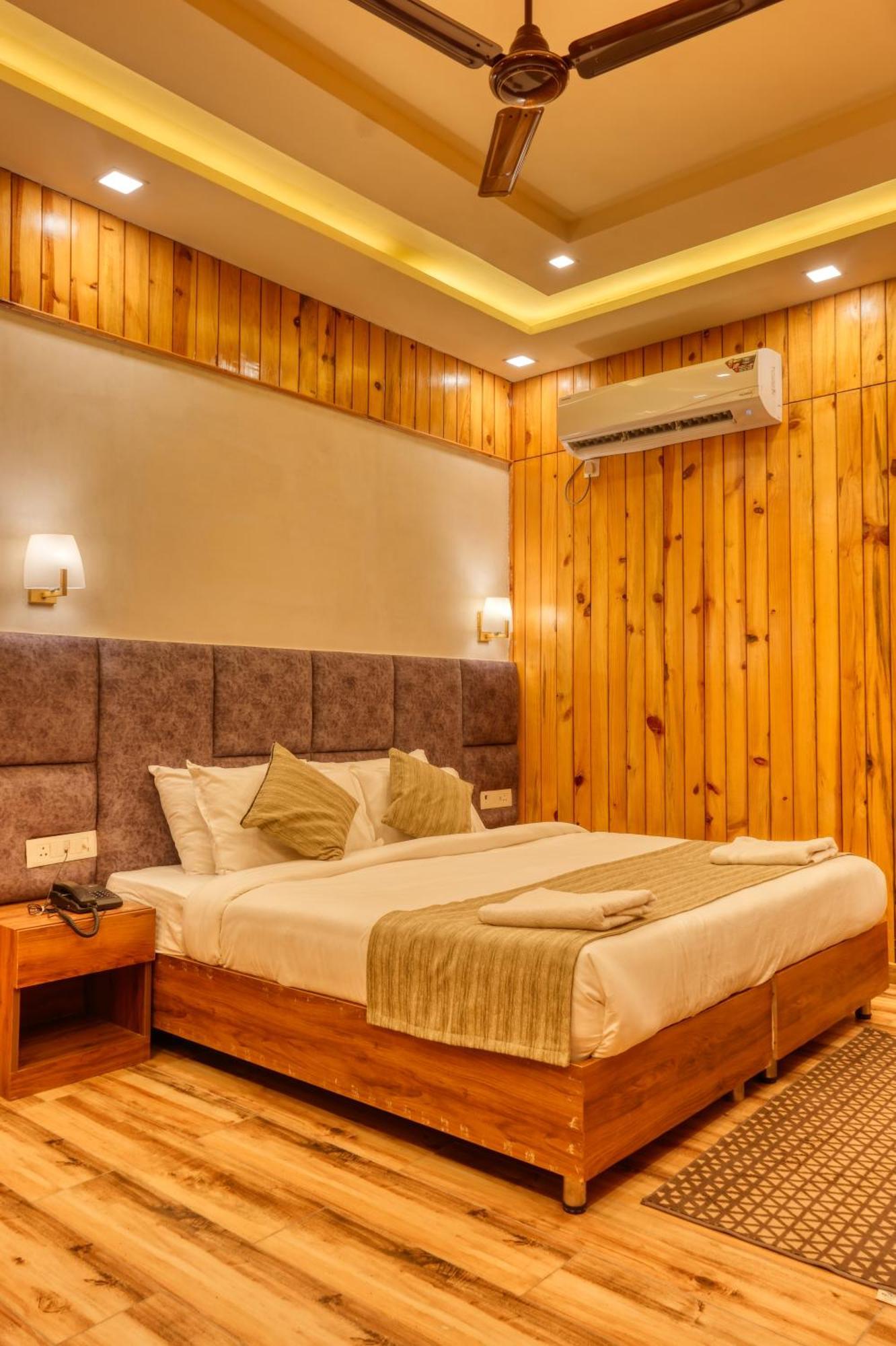 Qcent Woods Resort & Spa, רישיקש מראה חיצוני תמונה