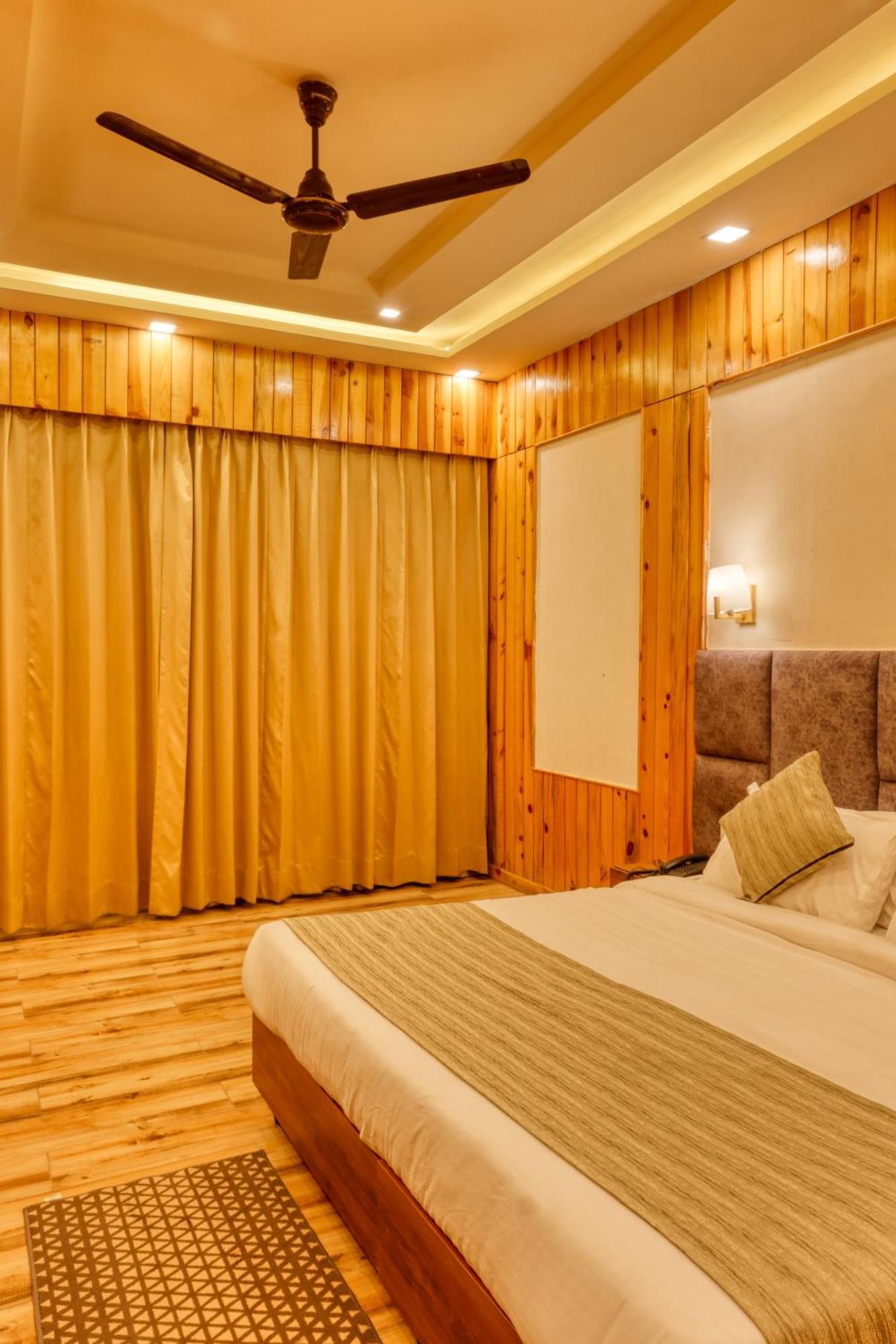 Qcent Woods Resort & Spa, רישיקש מראה חיצוני תמונה