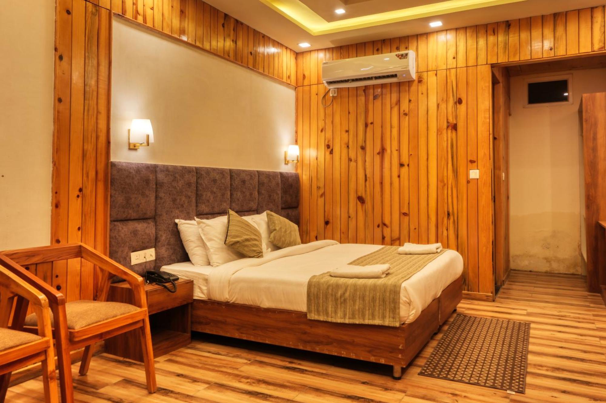 Qcent Woods Resort & Spa, רישיקש מראה חיצוני תמונה